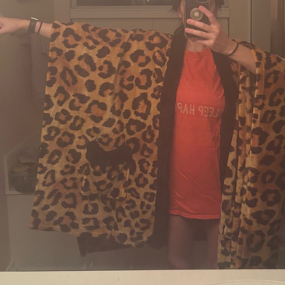 Cheetah print wearable blanket OS